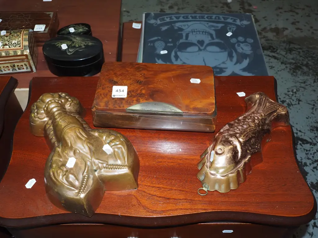 burr wood cigarette case, 2x pressed metal chef's moulds Image 1++