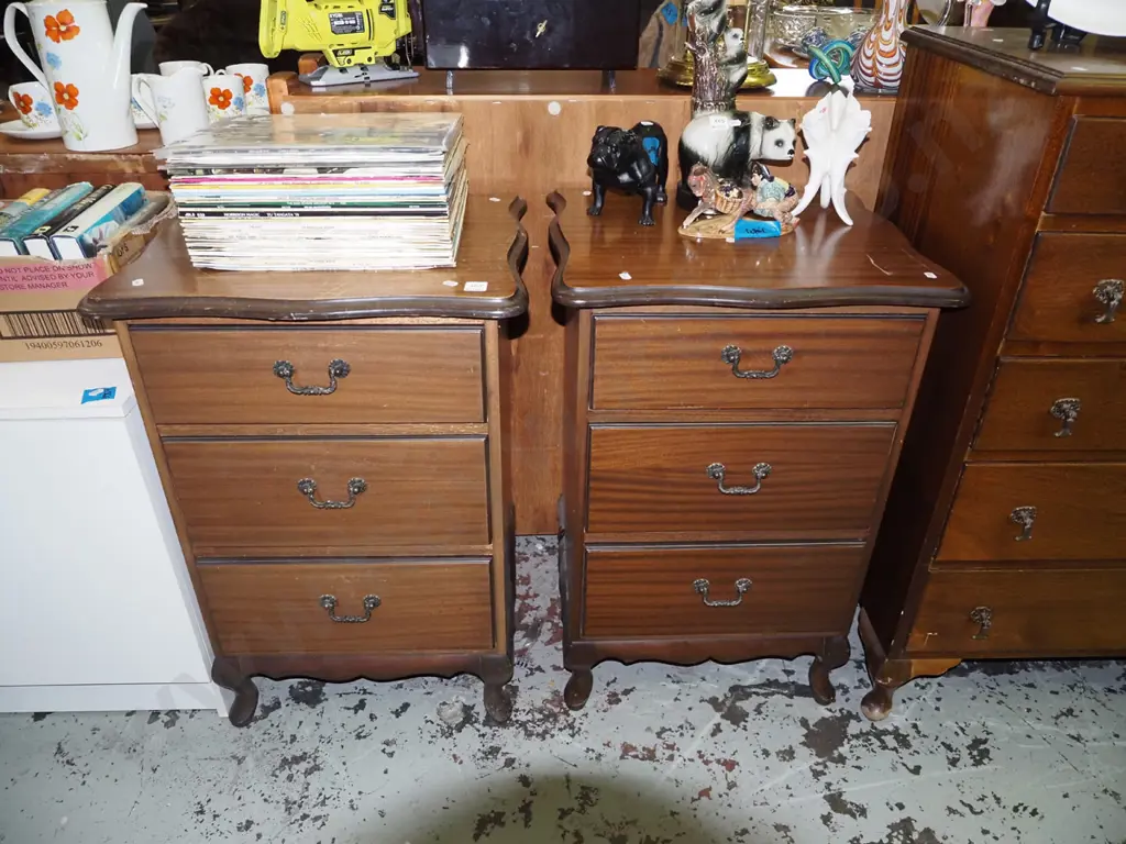 pair of cab leg 3 drawer chests H760 W510 D420 Image 1++