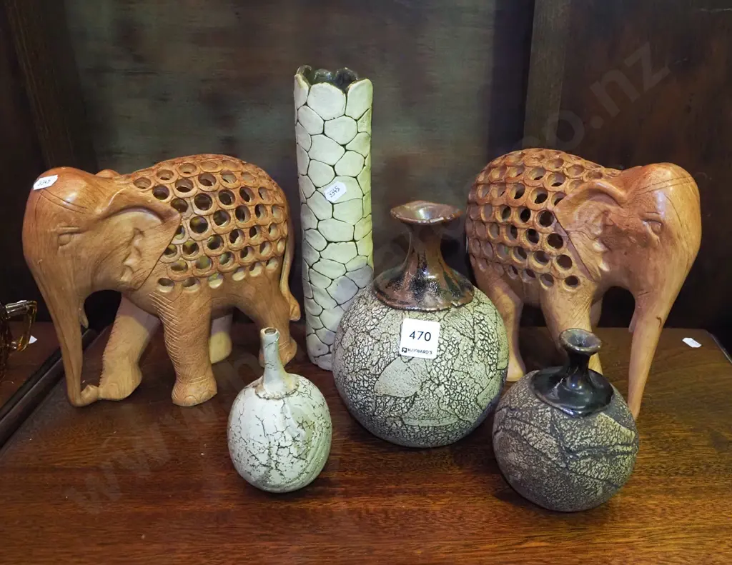 2x wooden elephants, pottery vases H250 Image 1++