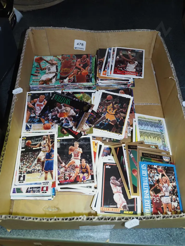 box; basketball collector cards Image 1++
