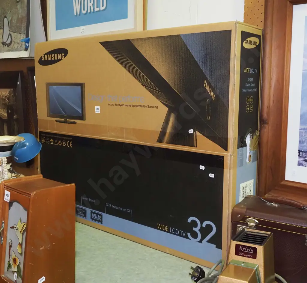 as new boxed Samsung 32" series 3 TV - not a smart TV Image 1++