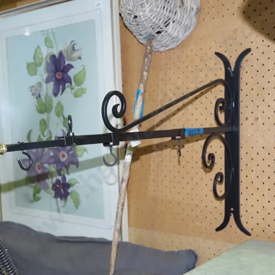 wall mounted extendable bracket and hooks