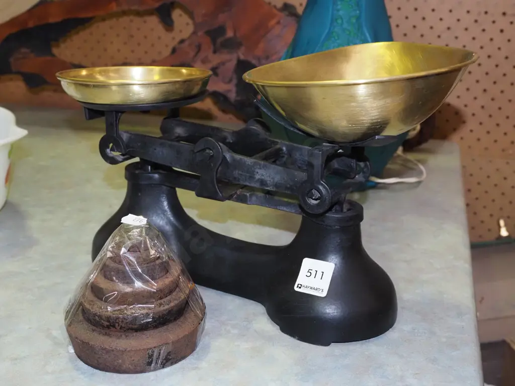 vintage balance scales and weights Image 1++