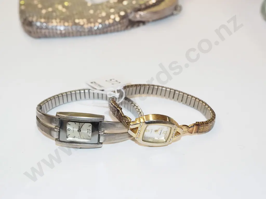 2x ladies wristwatches Image 1++