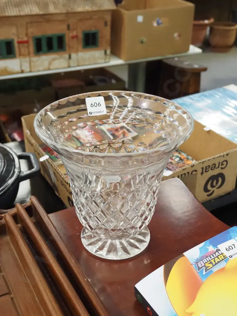 cut crystal vase H180 Image 1++