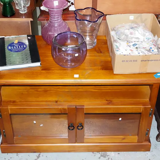 solid pine glazed 2 door entertainment unit