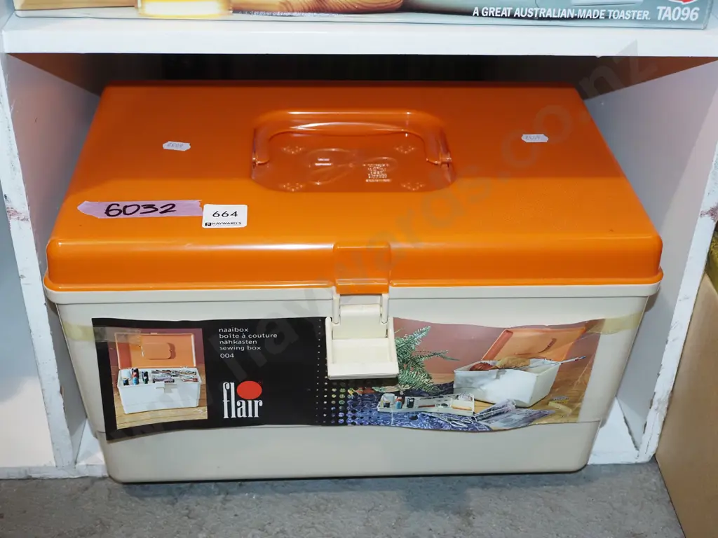 plastic sewing box Image 1++