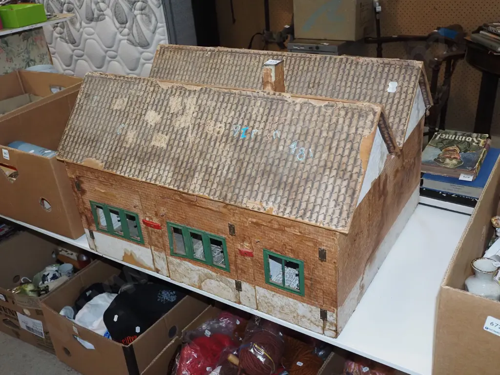 restorer's vintage dollshouse H430 W700 D550 Image 1++