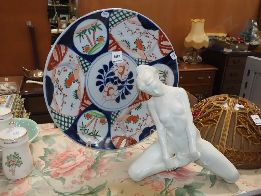 Asian plate, female figurine H240 Image 1++