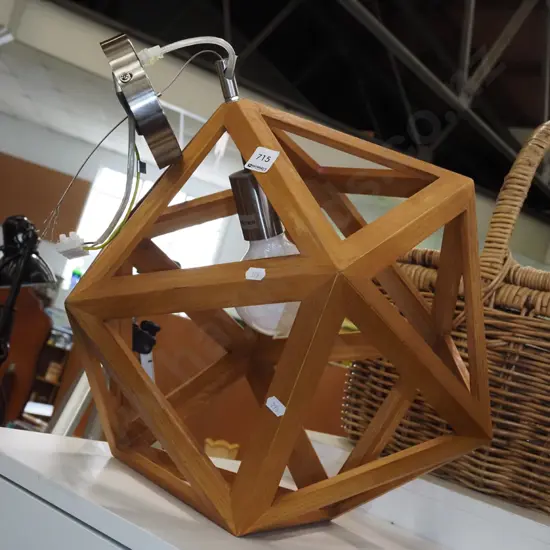wooden geometric shaped pendant light fitting