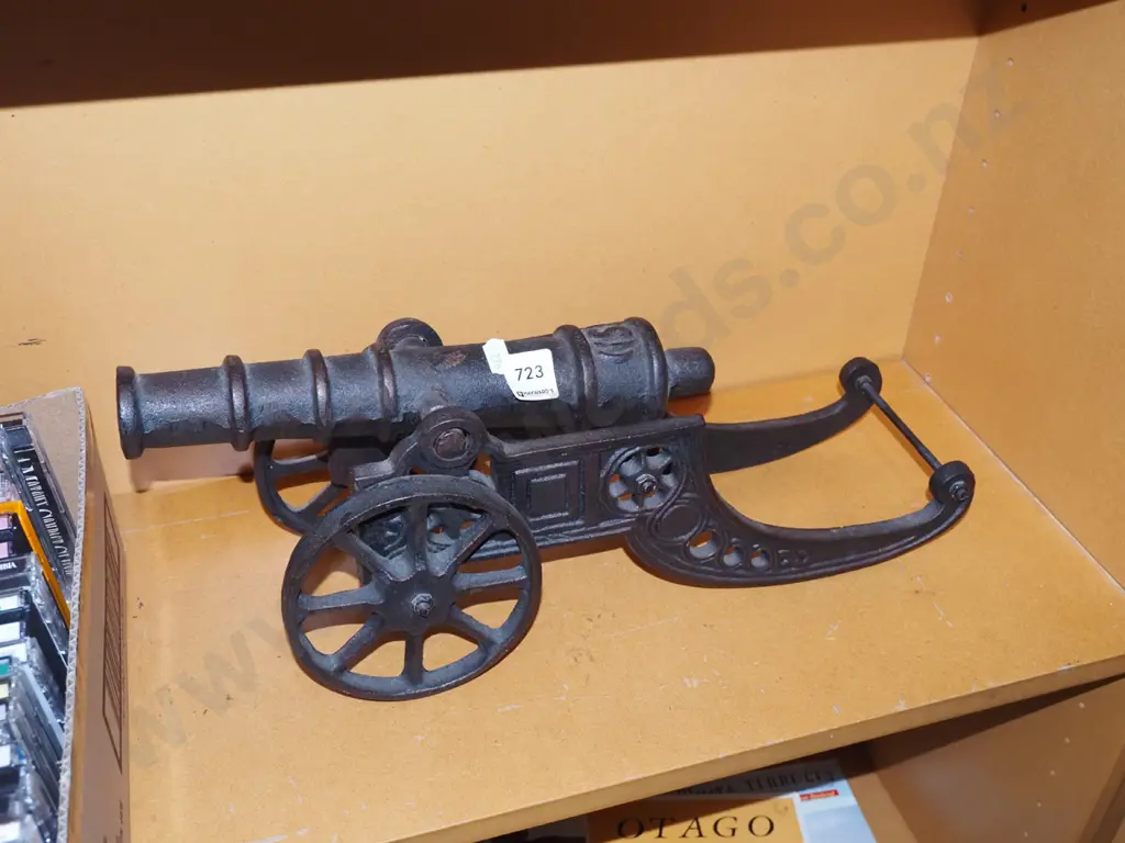 small cast iron reproduction canon L440 Image 1++