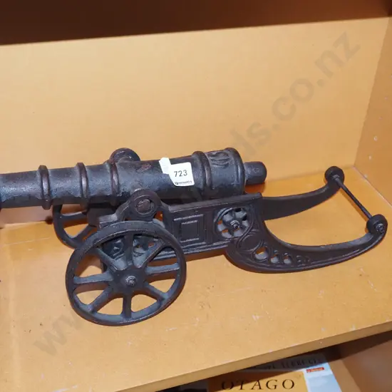 small cast iron reproduction canon L440