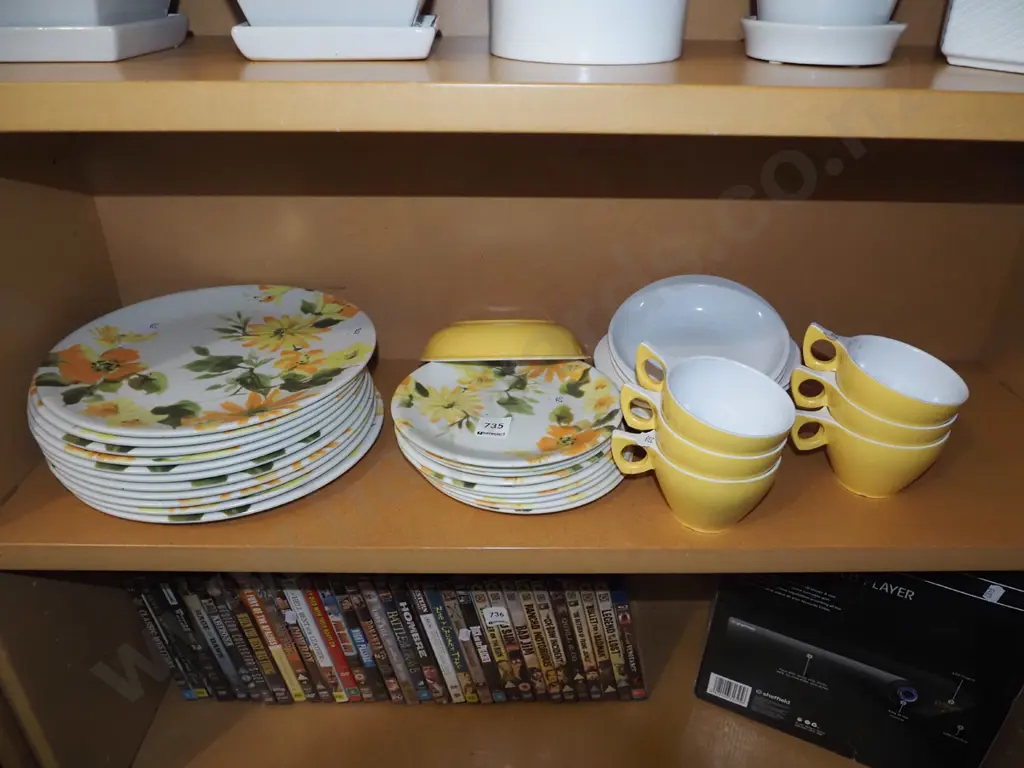 shelf; plastic picnic ware Image 1++