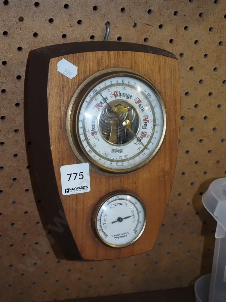 wall mouted barometer/thermometer Image 1++