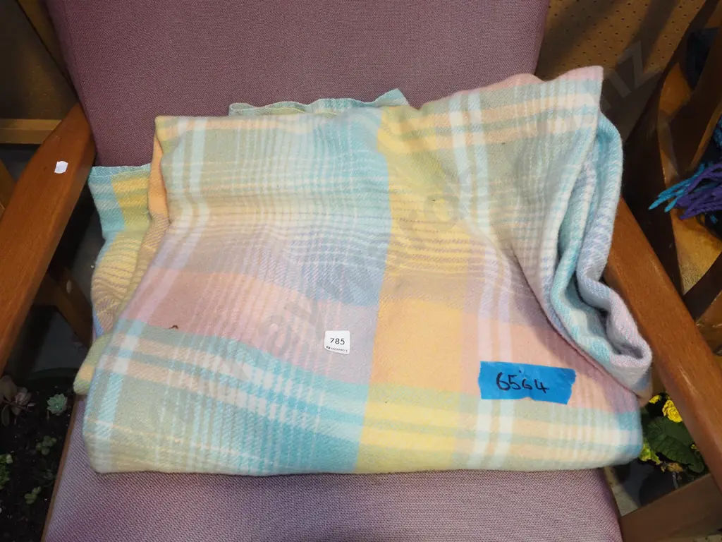 checked woollen blanket Image 1++
