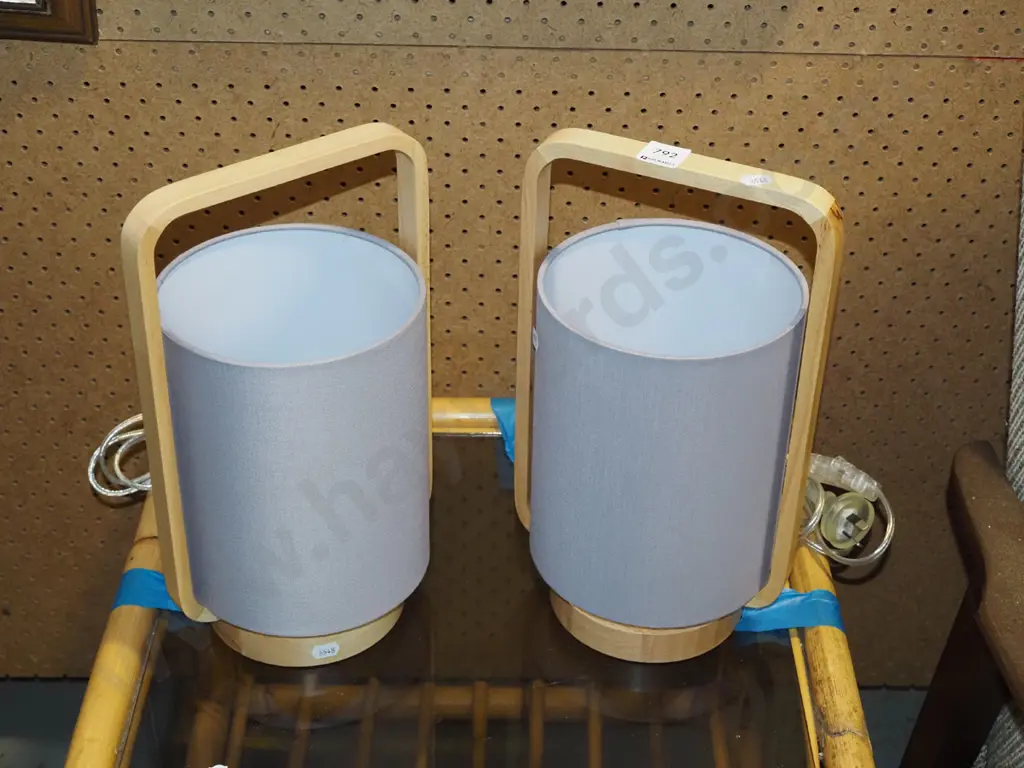 pair of wood bedside lamps Image 1++