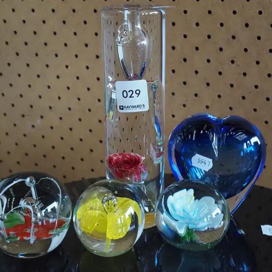 4x art glass paper weights, bud vase