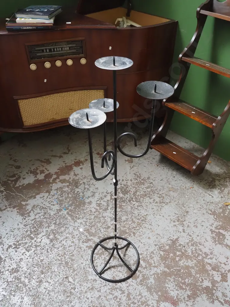 wrought metal freestanding candelabra H950 Image 1++