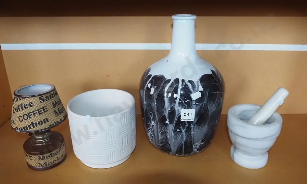 shelf; jardiniere, vase, small kerosene lantern etc Vase H300 Image 1++