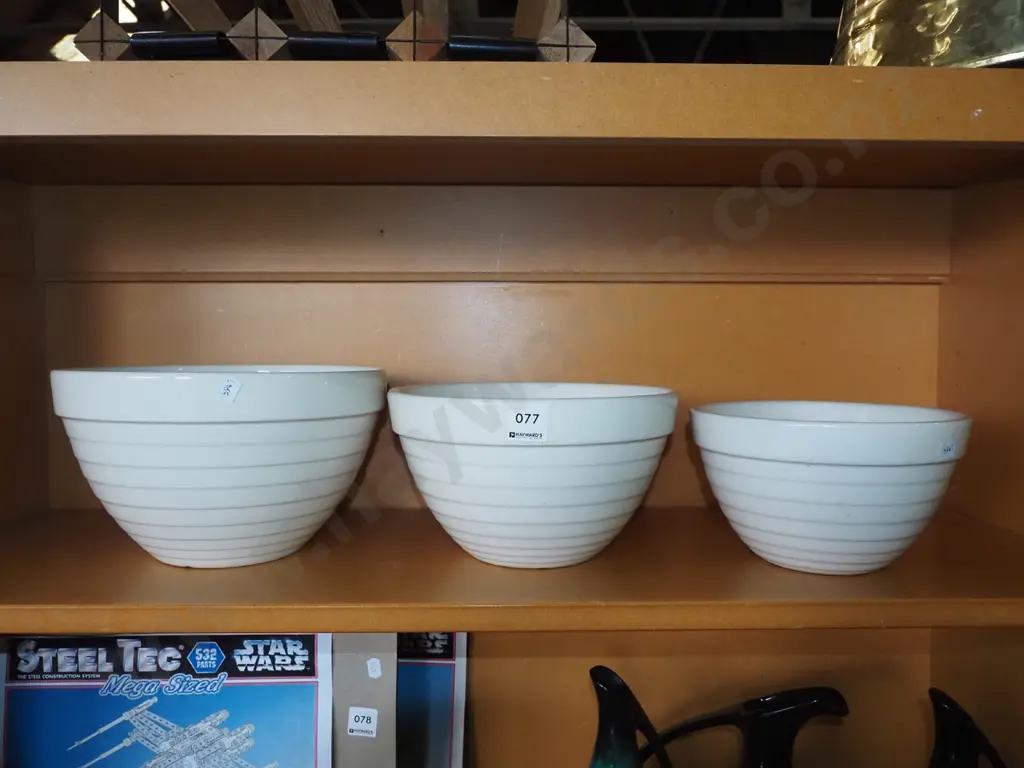 3x graduated Crown Lynn mixing bowls - medium has crack to base Image 1++