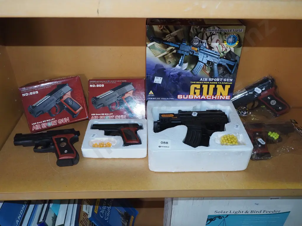 shelf; various pellet guns Image 1++