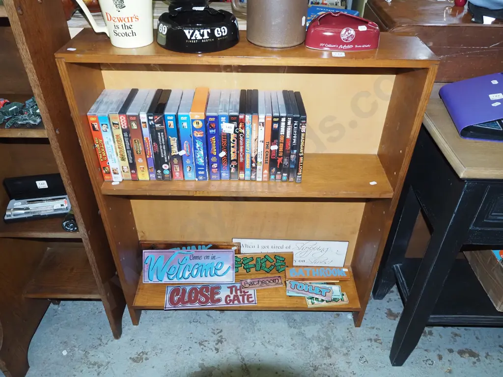 solid pine adjustable bookcase - missing 2 shelves H915 W765 D180 Image 1++