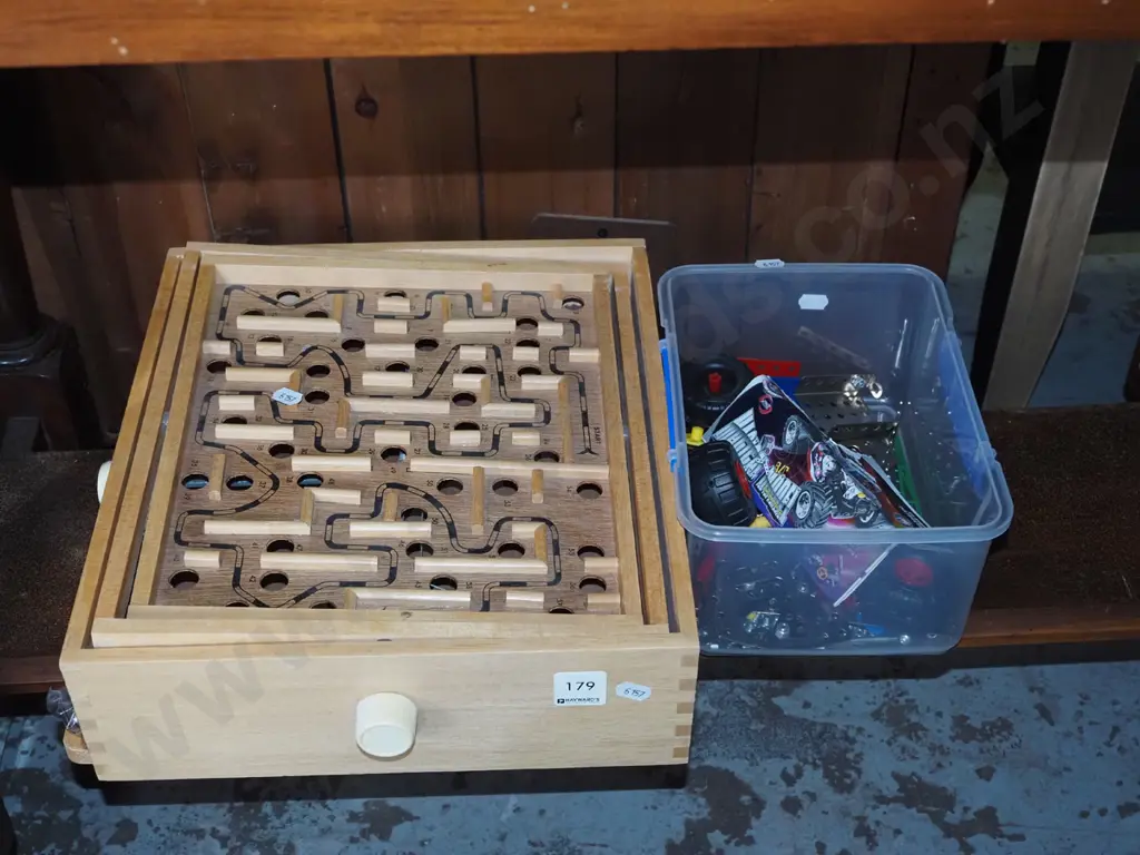 ball bearing maze game, meccano style jeep Image 1++