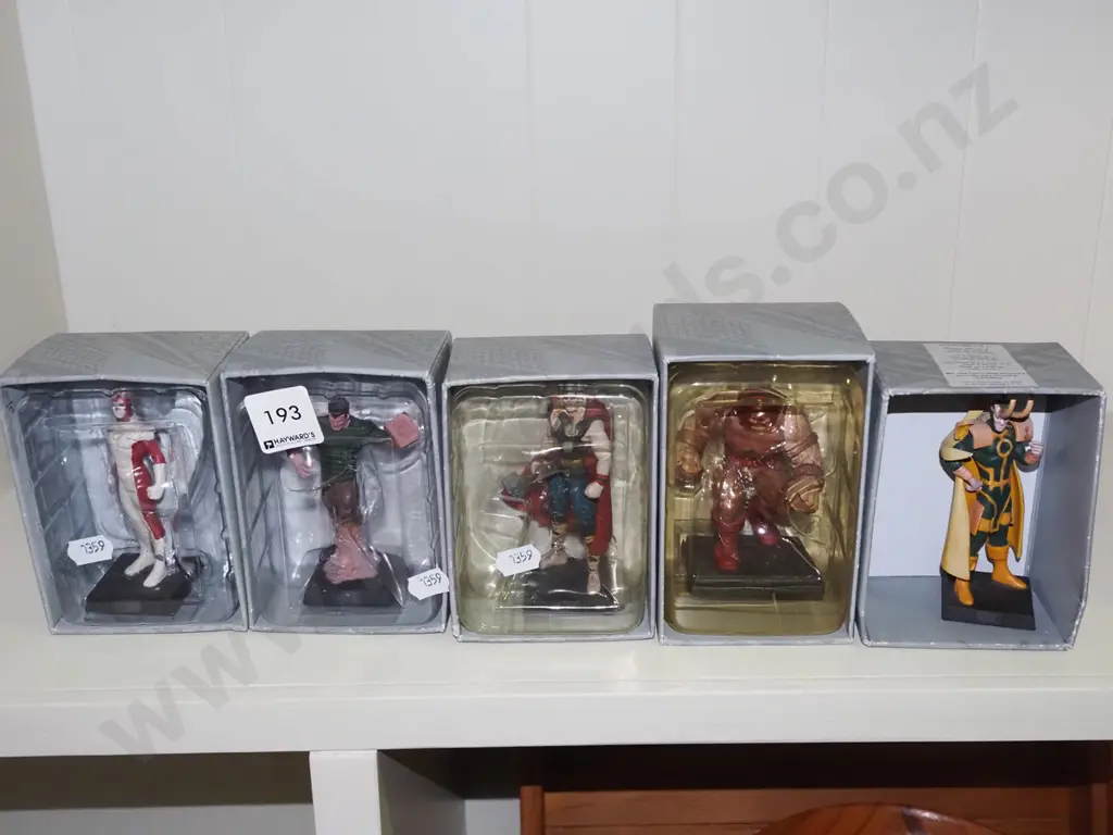 5x boxed action figurines H150 Image 1++