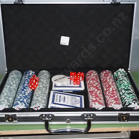 poker set in case