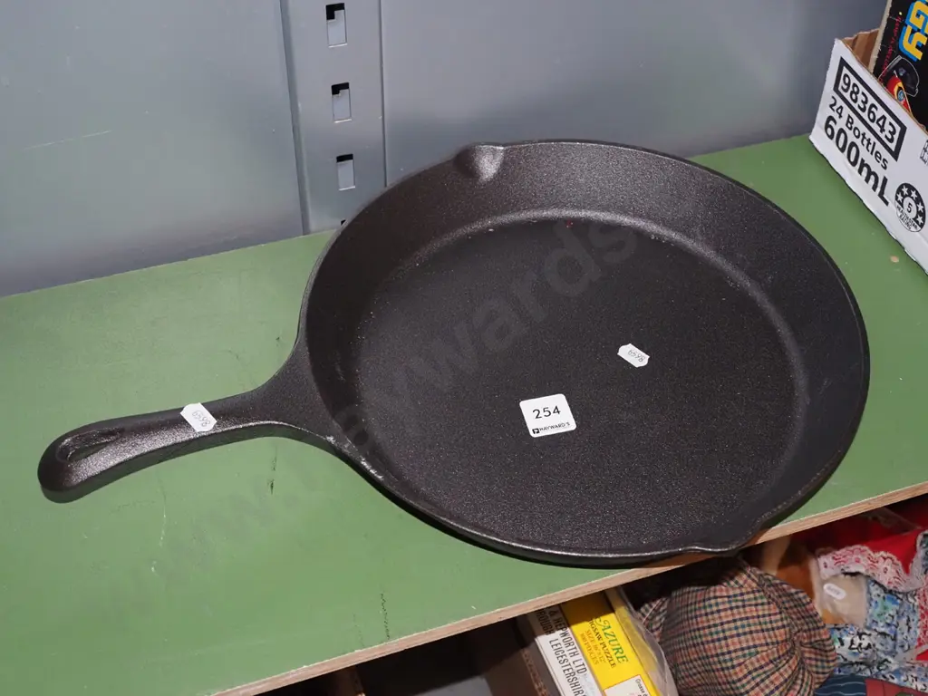 cast iron frying pan Diam300 Image 1++