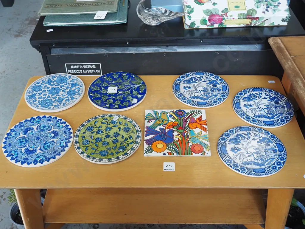 7x ceramic pot stands, wall tile Image 1++