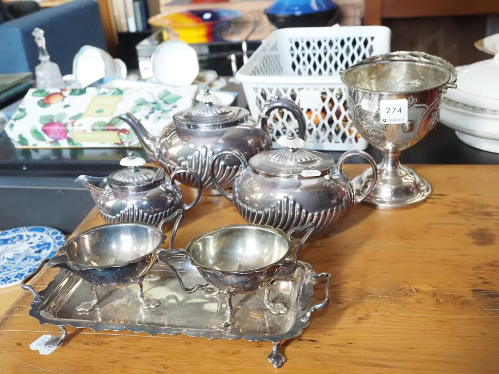 plated ware; teapot, creamers etc Image 1++