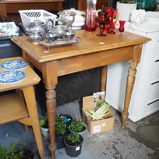 small turned colonial table - signs of insect damage, marks, cracks, stains H740 W800 D440