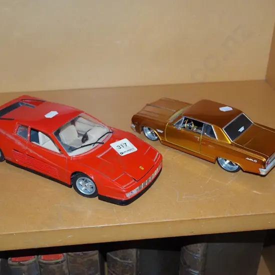 2x diecast vehicles L235