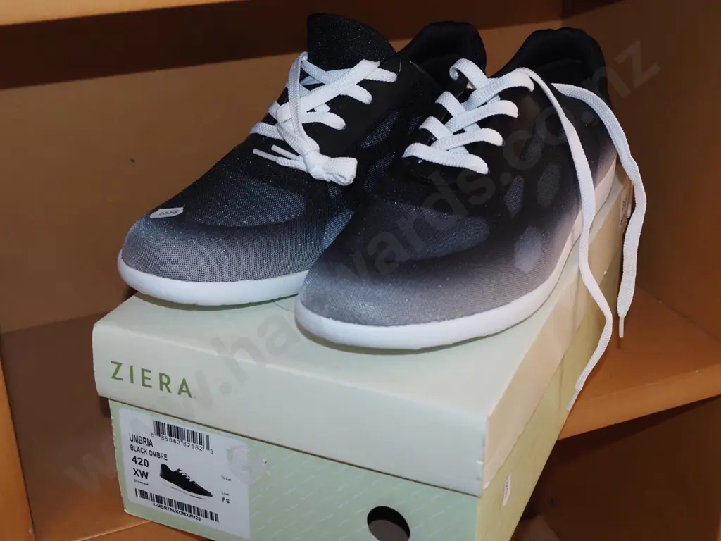 pair of as new Ziera 42XW sneakers Image 1++