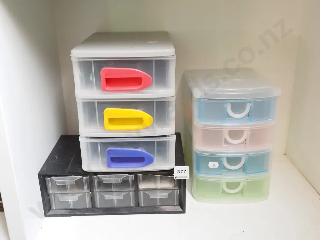 3x plastic hobby drawers Tallest H210 Image 1++