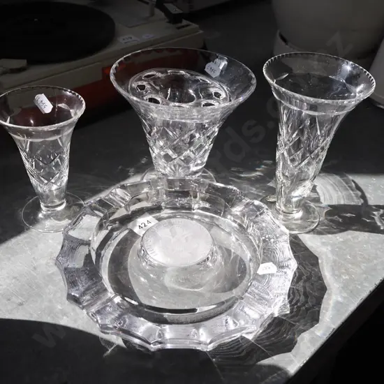 3x cut crystal vases, USA House of Representatives ashtray