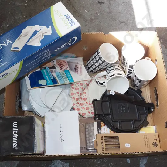 box; coffee cups, mandolin slicer, stainless steel straws etc