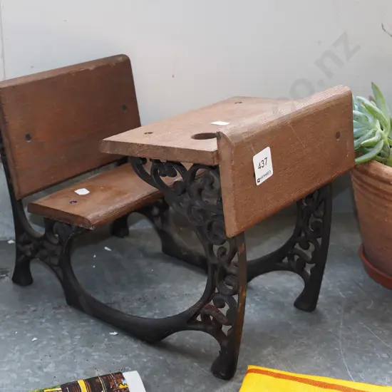 doll's old school desk