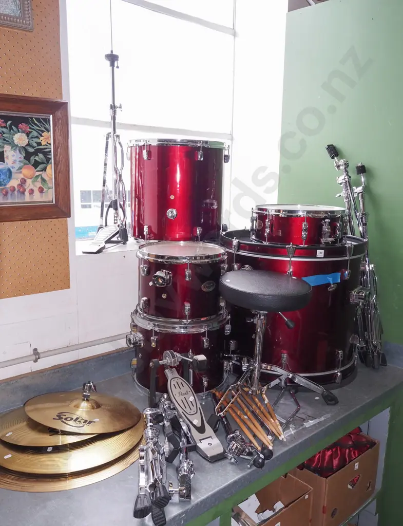 Pearl Target series drum kit including cymbals, stands, pedals, seat Image 1++