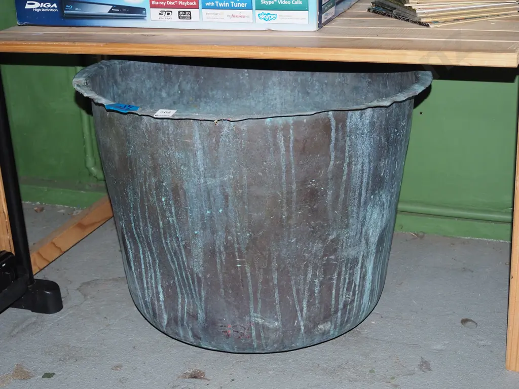 copper copper with holes punched in bottom H430 Daim580 Image 1++