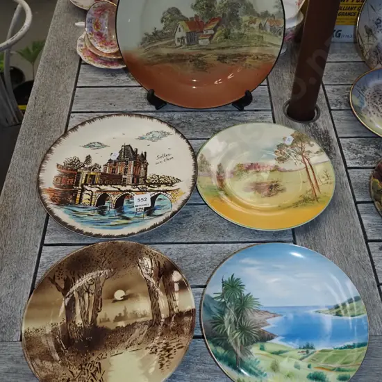 various cabinet plates - 2x Doulton, 3x wall hanging