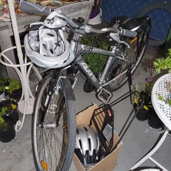 Avanti Discovery  road bike with carrier, stand, 2x helmets, bike locks, tool kit etc