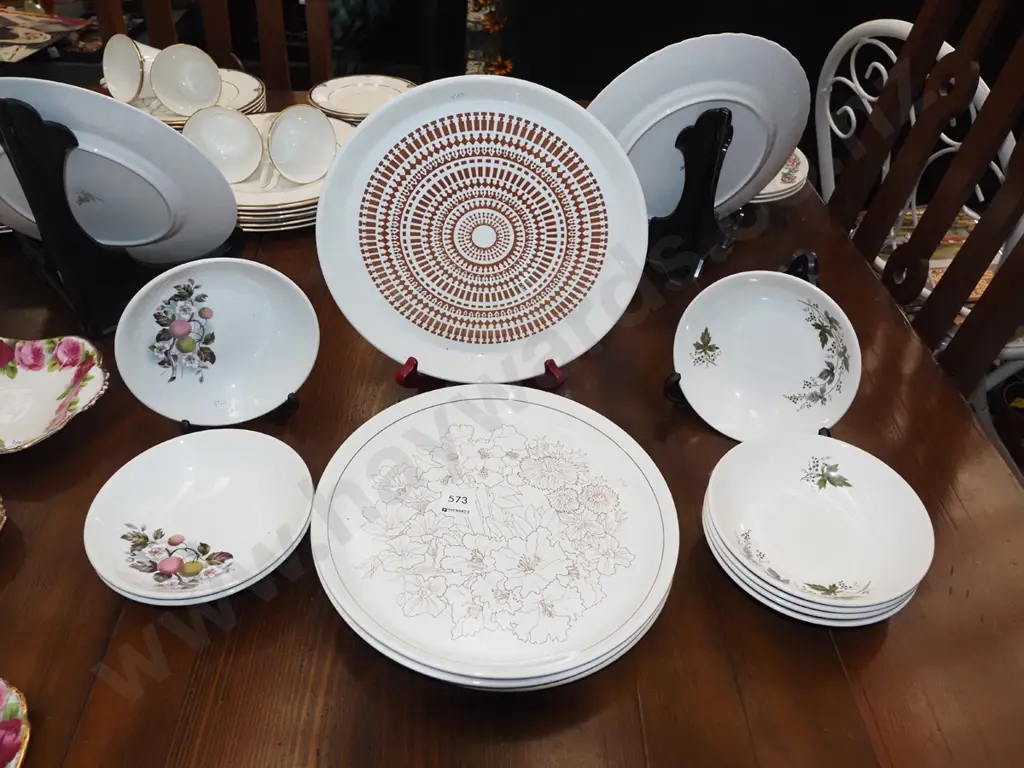 Crown Lynn plates and bowls Image 1++