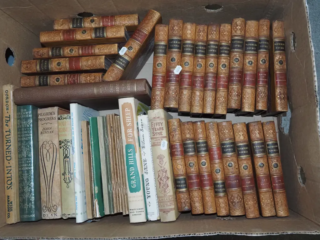 box; leather bound and other books Image 1++