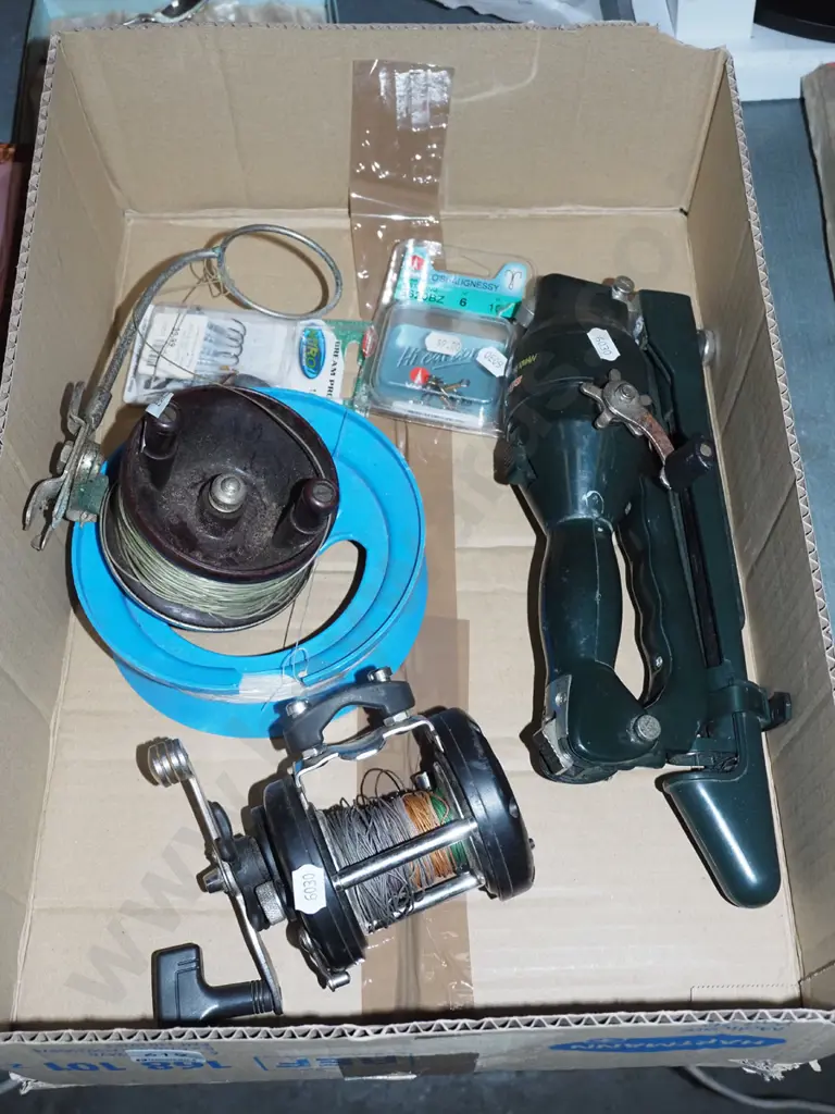 box; fishing reels, fishing lines, flying lure fishing reel Image 1++