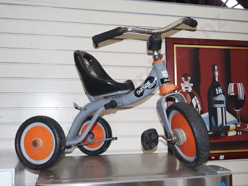 child's trike - some rust Image 1++