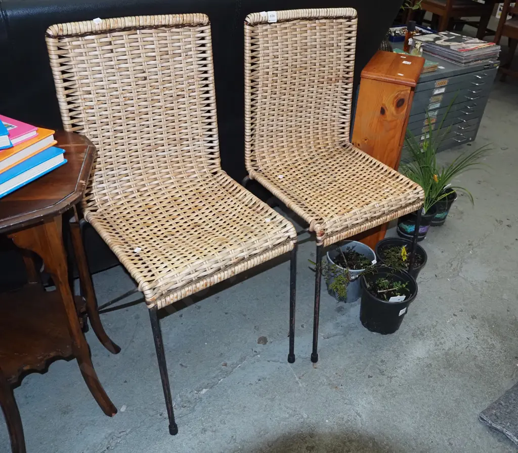 2x retro woven plastic chairs - rust and marking Image 1++
