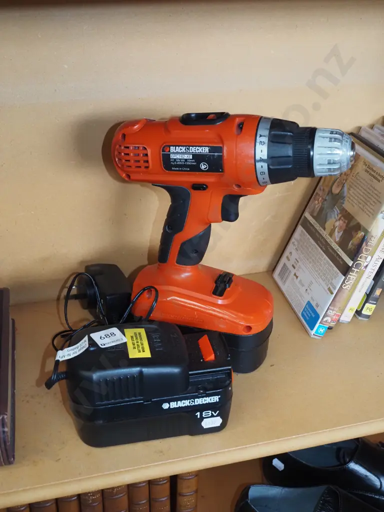 BD 18V battery drill and additional charger and battery Image 1++