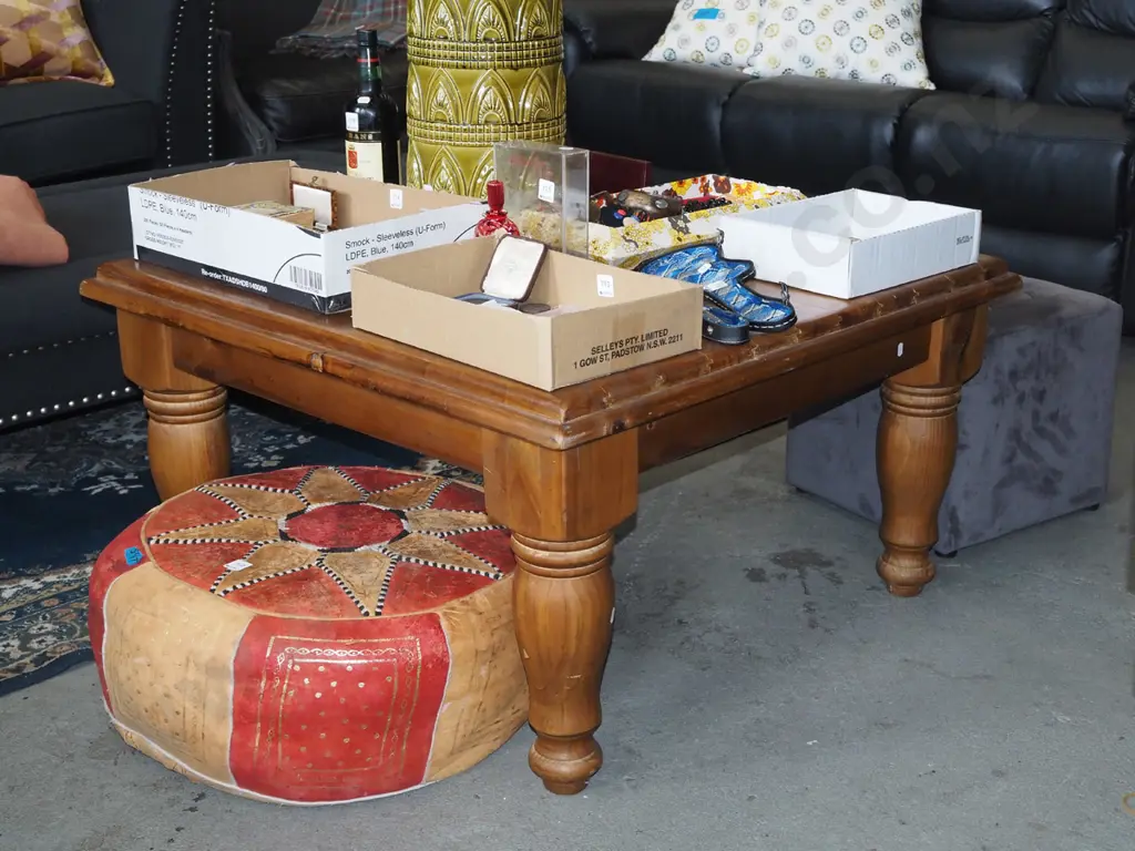 turned leg pine coffee table Image 1++